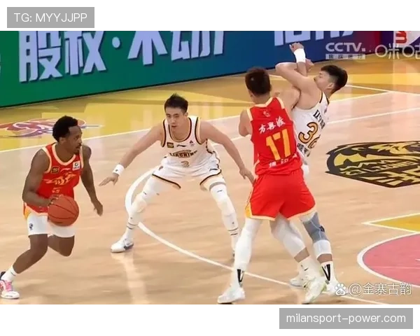 推人犯规是什么意思？篮球规则中如何判定推人犯规